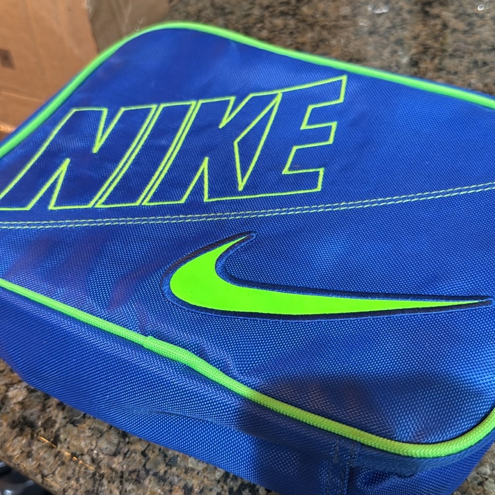 Like new. Nike Lunch bag Insulated Lunch Bag, - Picture 6 of 6